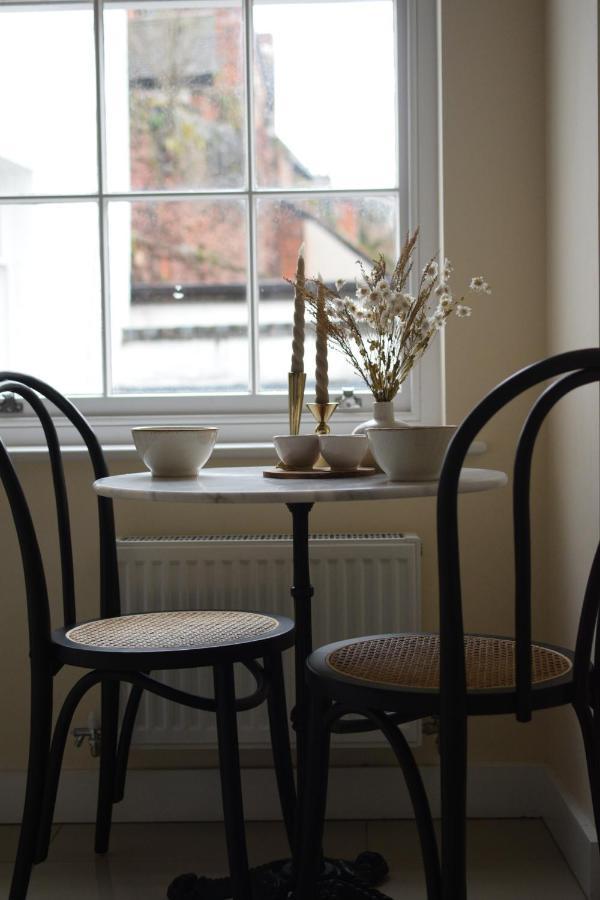 Elegant Apartment On Historic Cobbled High St Shrewsbury Town Centre Exteriér fotografie