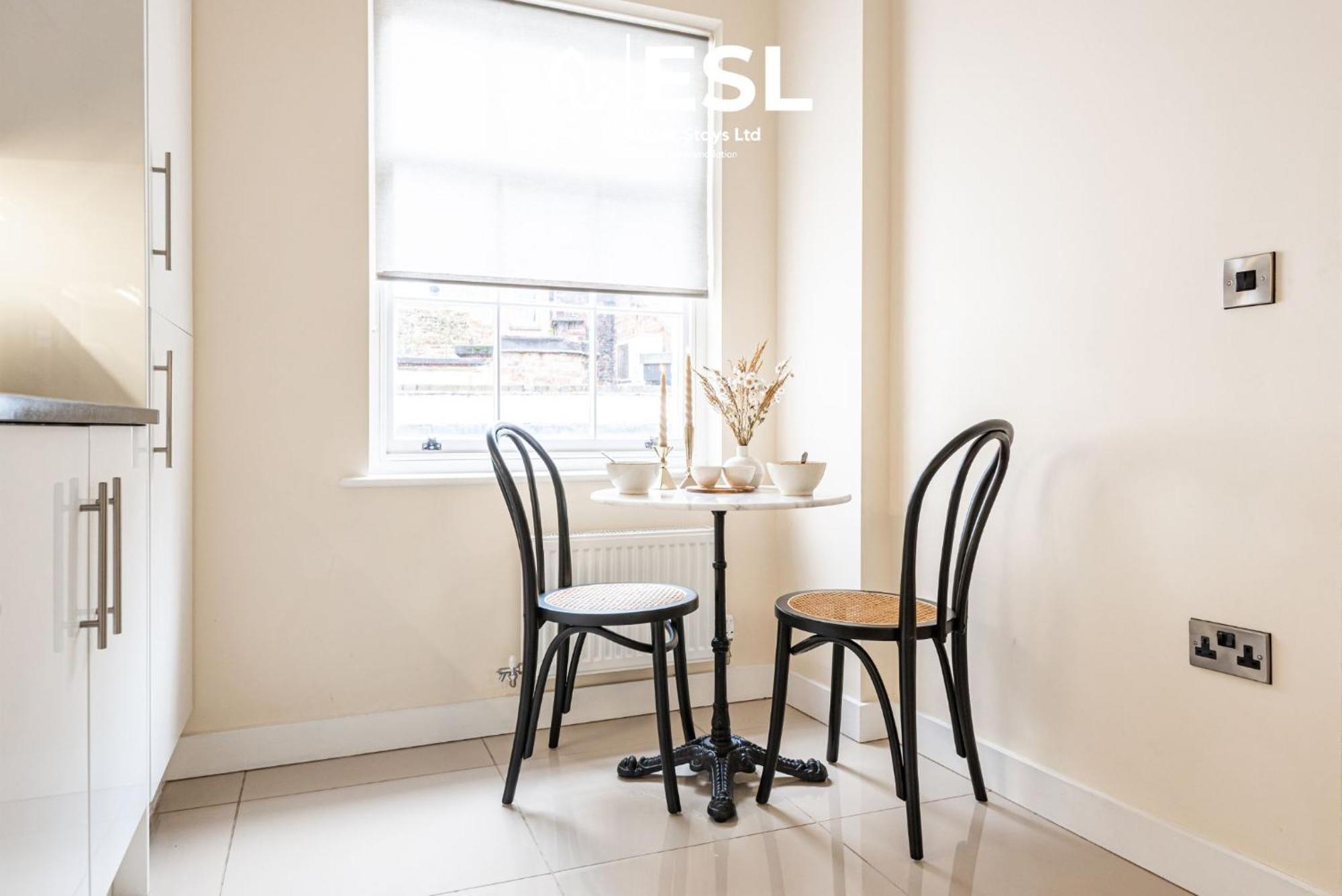 Elegant Apartment On Historic Cobbled High St Shrewsbury Town Centre Exteriér fotografie